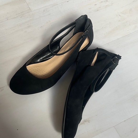 Chic Black Flats by - Picture 2 of 5